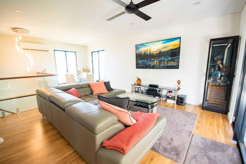 Beautiful Modern Luxury - Kempsey Accommodation 0