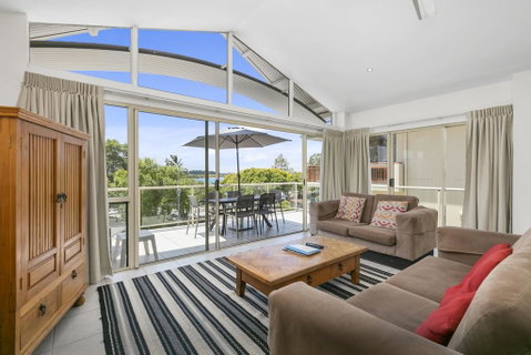 Beautiful North Facing River Views At Noosaville - Unit 4 Riverside 235 Gympie Tce - Kempsey Accommodation 2