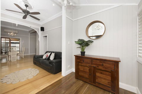 Beautiful Queenslander - Kempsey Accommodation 3