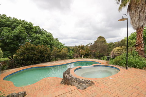 Beautiful Resort Retreat Villa In The Yarra Valley - Entertainer's Delight - Kempsey Accommodation 3