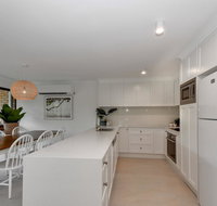 BEAUTIFULLY RENOVATED OCEANSIDE APARTMENT - Kempsey Accommodation