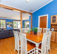 Best Central House - SLEEPS 11  - Kempsey Accommodation