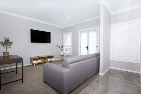 Best Central Wagga Townhouse - Kempsey Accommodation 2