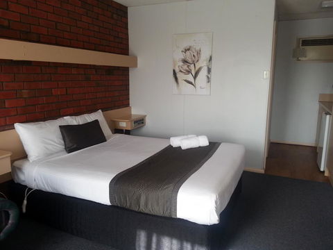 Big Valley Lakeside Paradise Motor Inn - Kempsey Accommodation 1