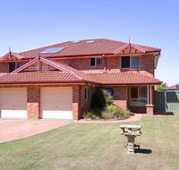 Blue Bay 83a Rocky Point Road - Foxtel  air conditioning downstairs - Kempsey Accommodation