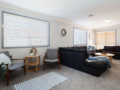 Blue Bay, 83a Rocky Point Road - Foxtel & Air Conditioning Downstairs - Kempsey Accommodation 1
