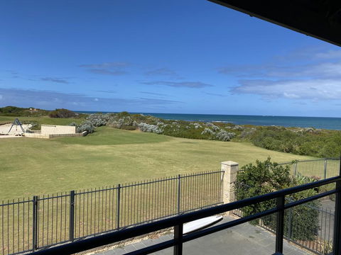 Blue Sky Escapes Seaview Apartment - Kempsey Accommodation 0