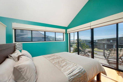 BLUE SKYES - Family Home With Balcony & Views. - Kempsey Accommodation 2