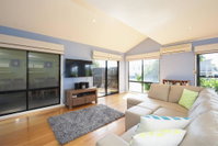 BLUE SKYES - family home with balcony  views.