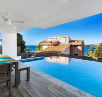 Blue Water Splendour - Infinity pool and amazing views - Kempsey Accommodation