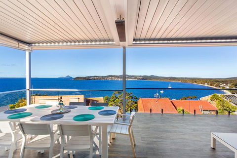 Blue Water Splendour - Infinity Pool And Amazing Views!! - Kempsey Accommodation 2