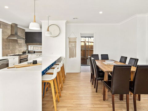 Blue Waves - Kempsey Accommodation 2