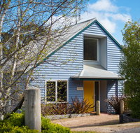 Boatshed Villa Yellow Door - Kempsey Accommodation