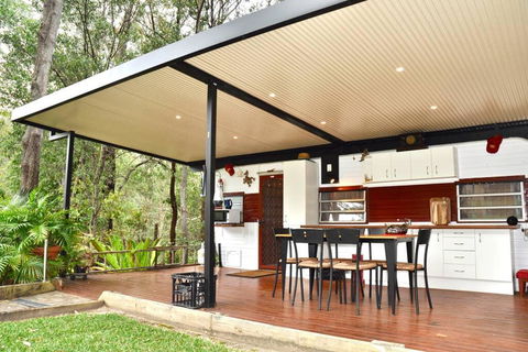 BoBRENE On Tamborine Nude Retreat - Cosy Chalet - Kempsey Accommodation 1