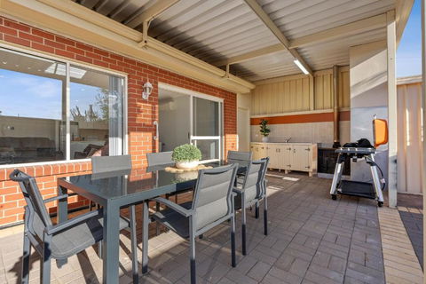 The Shamrock House A - Kempsey Accommodation 1