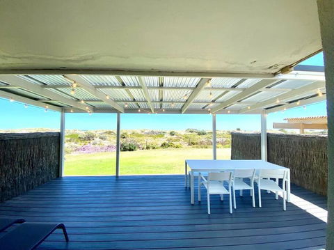 THE SHORE- Absolute Beachfront Holiday House - Kempsey Accommodation 2