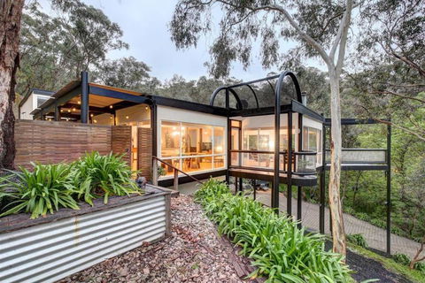 The Treehouse - Kempsey Accommodation 0