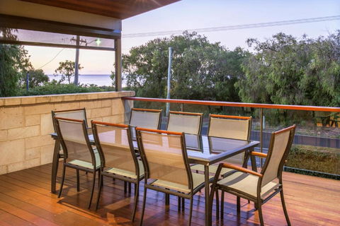 XYZ Holiday Home - Kempsey Accommodation 3