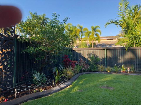 A Little Golf, A Refreshing Swim And A Lot Of Wine - Kempsey Accommodation 1