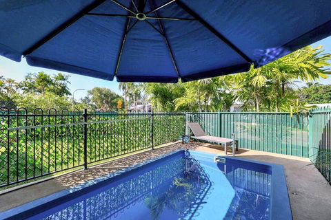 A Little Golf, A Refreshing Swim And A Lot Of Wine - Kempsey Accommodation 3