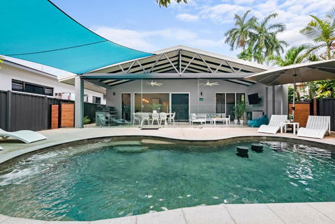 A Sumptuous Poolside Family Oasis At Gardens Villa - Kempsey Accommodation 0