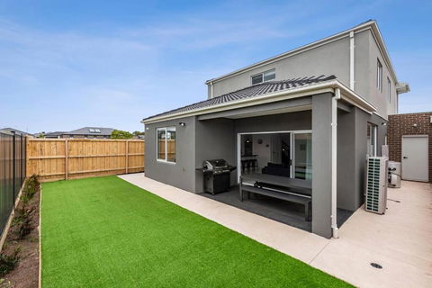 Amazing Family Home Opposite A Park & Sleeps 10 - Kempsey Accommodation 0