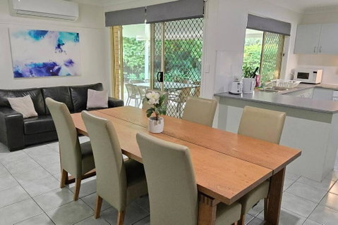 Relaxing Hamptons Style Home In Forest Lake - Kempsey Accommodation 3