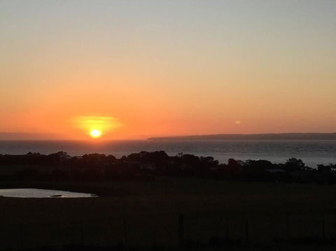 YOLO- Beach-house Views, Near Penguins, Nbn! - Kempsey Accommodation 3