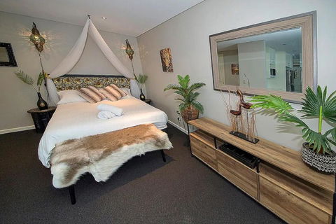 ZANZIBAR FANTASTIC 1 Bedroom APARTMENT - Kempsey Accommodation 0
