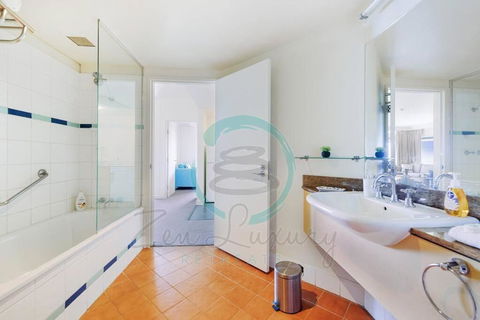 ZEN88 Esplanade: 3-BR Luxury Suite Near Waterfront - Kempsey Accommodation 2