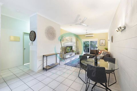 ZEN Westralia: 2-BR Cozy Inner-City Apt Near Shops - Kempsey Accommodation 3