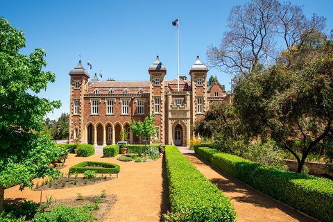 Perth Scavenger Hunt: Perched On A Swan - Kempsey Accommodation 0