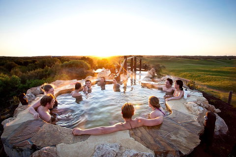 Peninsula Hot Springs Tour With Restaurant Lunch & Gondola Ride - Kempsey Accommodation 4