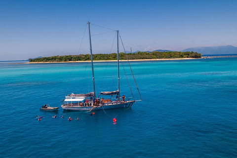 Ocean Free Green Island & Great Barrier Reef Snorkel Cruise, Cairns 25 Guests - Kempsey Accommodation 0