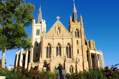 Perth Scavenger Hunt: Perched On A Swan - Kempsey Accommodation 1