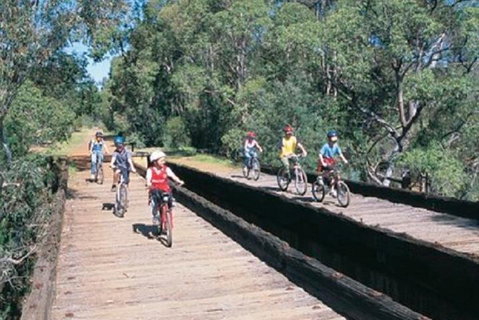 Perth Hills - Wildlife, Art & Gastronomy - Kempsey Accommodation 2